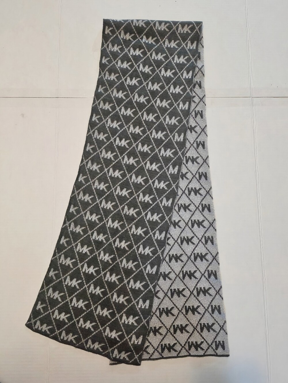 MICHAEL KORS All over logo design gray on gray 60" scarf 100% acrylic